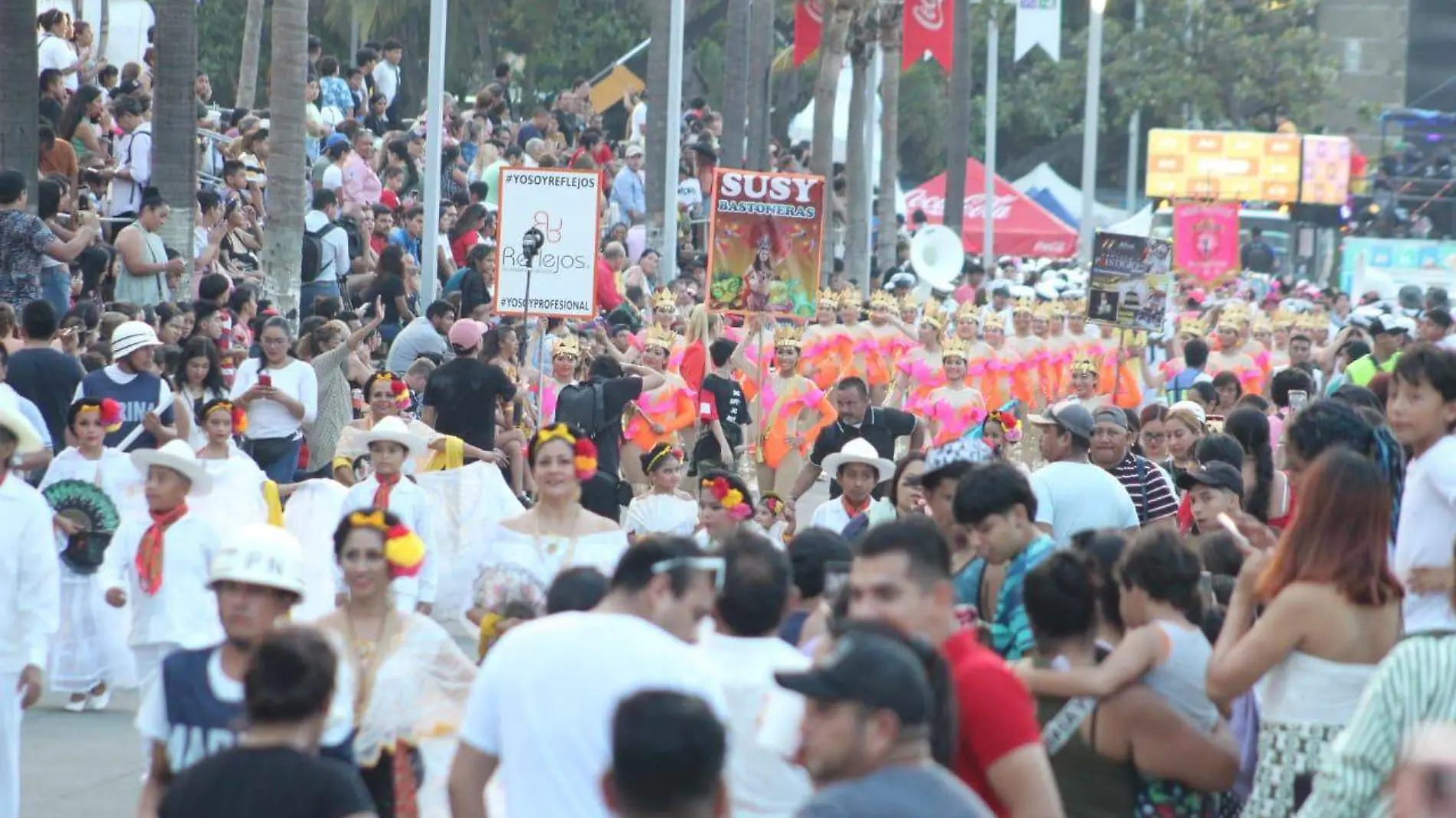 Yuri en segundo desfile del Carnaval de Veracruz